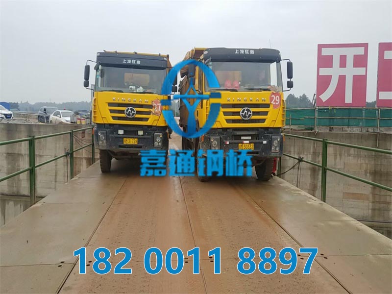 岷江航電樞紐95米長(zhǎng)、7米寬200型交通鋼棧橋安裝及動(dòng)靜載實(shí)驗(yàn)完畢.